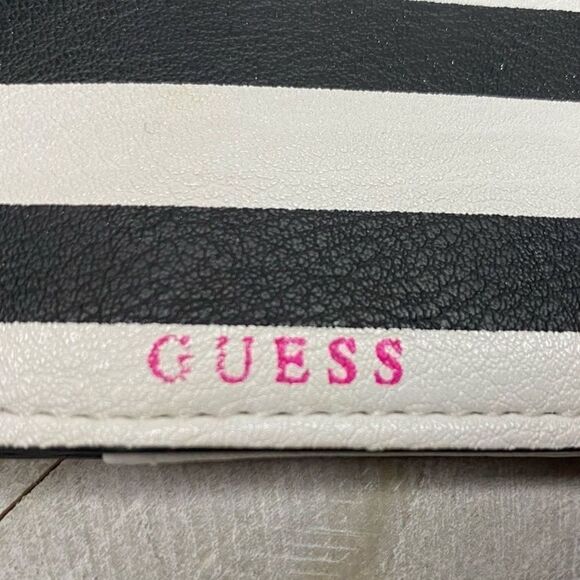 Guess adventure awaits passport cover holder - Picture 6 of 6